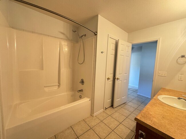 Building Photo - 24430 Sounder Ln