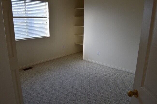 Building Photo - Huge Orem Home in Great Location