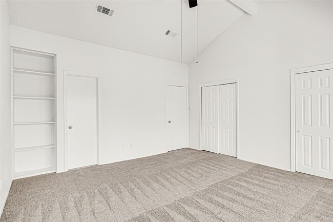Building Photo - 2022 Lakewood Ct