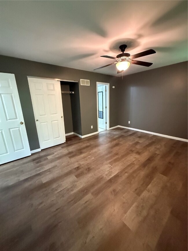 Building Photo - 166 Village Cir Dr