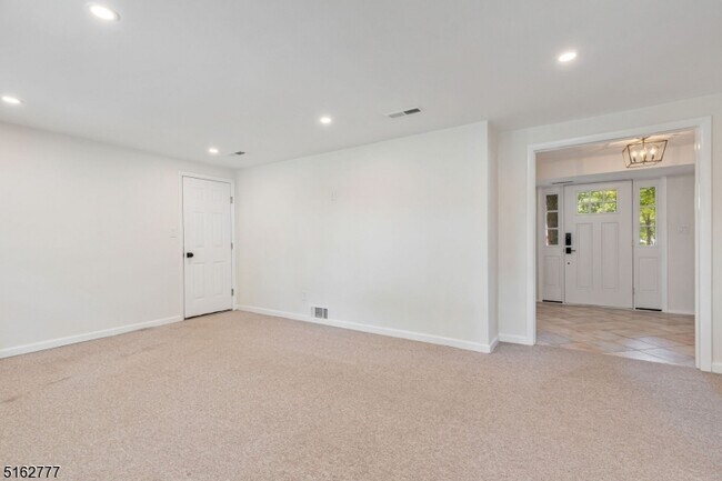 Building Photo - 27 Glenbrook Rd