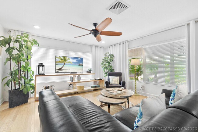 Building Photo - 1601 S Palmway