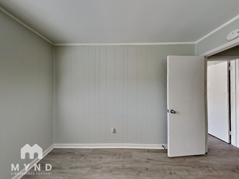 Building Photo - 916 Pine Hill Rd
