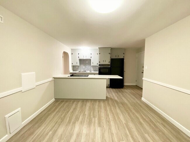 Building Photo - 57 Kimball Ave