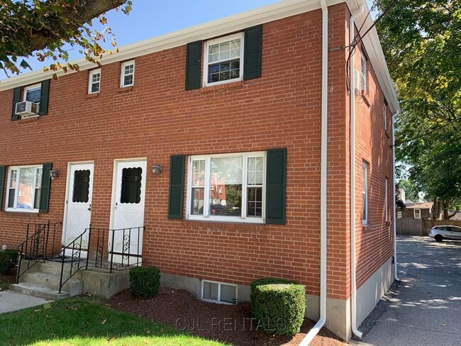 Primary Photo - 9 Heath Rd