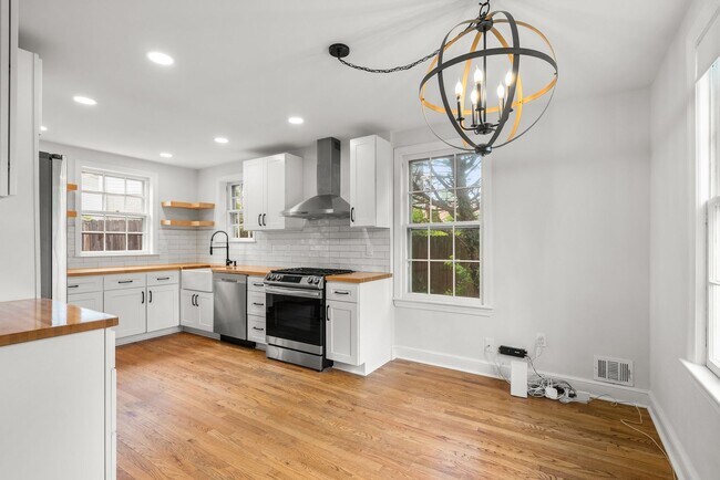 Building Photo - 2200 Windham Ln