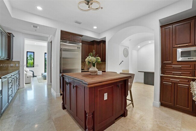 Building Photo - 6226 Paradise Point Dr