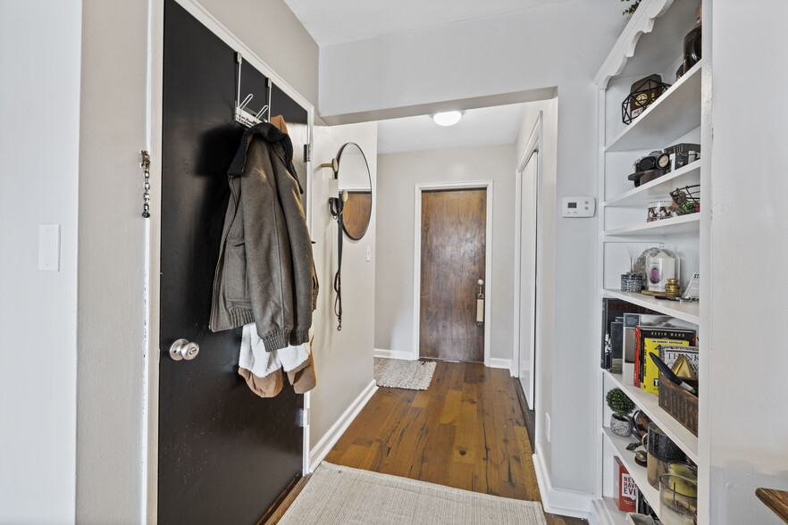 Unit Entry - 609 Hamilton Street