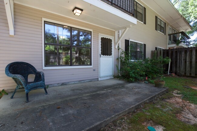 Building Photo - Condominium in Fairhope