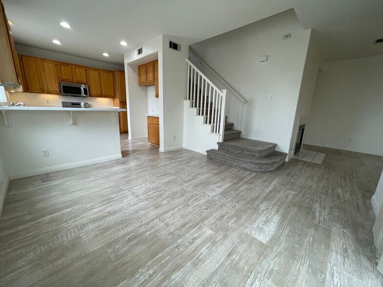 Building Photo - 2300 Jeans Ct