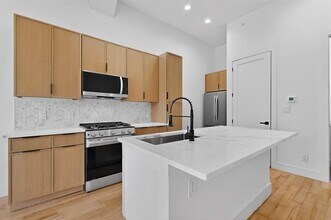 Building Photo - 2080 Kelly Ave