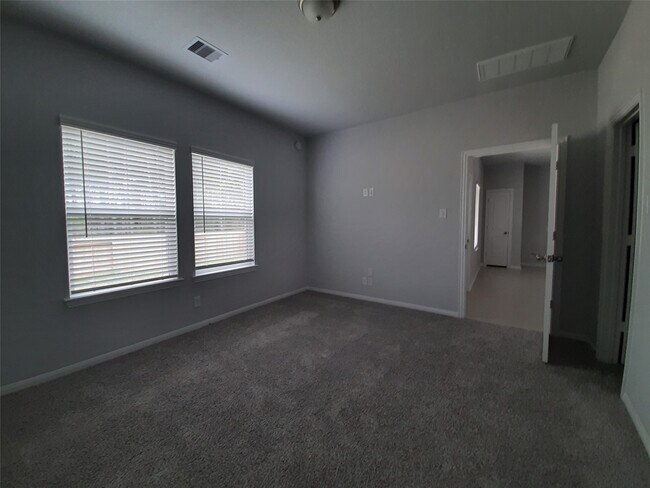 Building Photo - 5855 Strawflower Ln