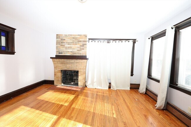 Building Photo - 65 Clifford St