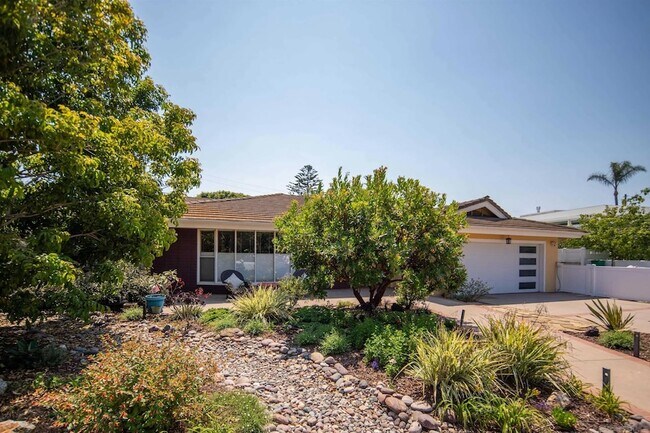 Building Photo - 1040 Alameda Blvd