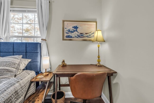 Building Photo - 306-306 Glenwood Cir