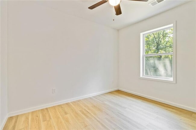 Building Photo - 87 Hennon Dr NW