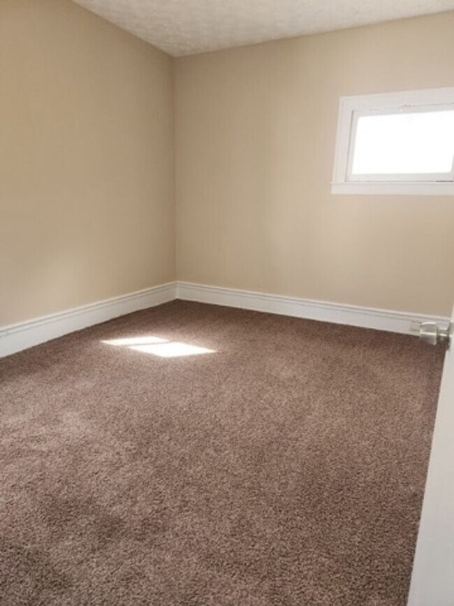 Building Photo - BELOW MARKET RENT!