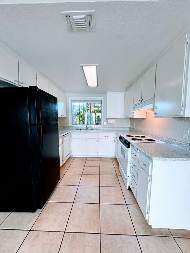 Building Photo - Adorable 2 bedroom 1 Bath Unit for Rent