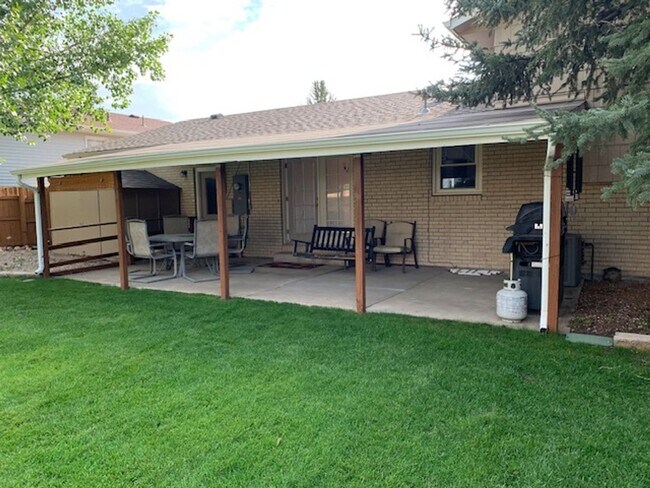 Building Photo - Beautiful 4 Bedroom Quad Level Located in Buffalo Ridge!!!!