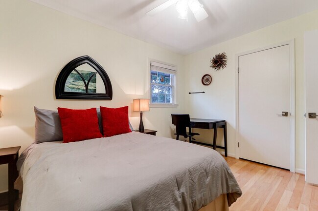 Building Photo - 412 St Charles Ct