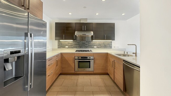 Building Photo - West-facing Modern Apartment w/ Sweeping View of SF, Golden Gate & Mt Tam