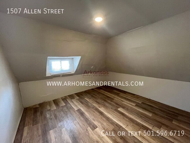 Building Photo - 1507 Allen St