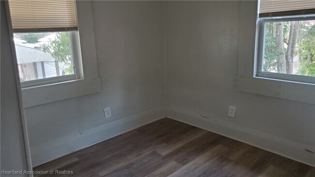 Building Photo - 331 Rose Ave