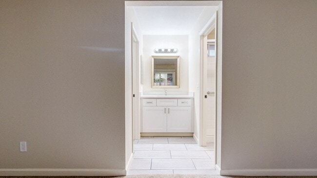 Building Photo - Meticulously Maintained Four Bedroom Singl...