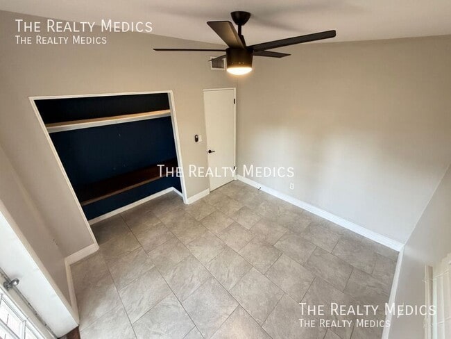 Building Photo - 3612 Surrey Dr