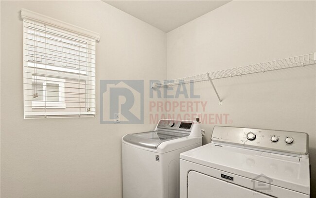 Building Photo - Beautiful 4-Bedroom Home Featuring Open Layout & Stainless Appliances!!