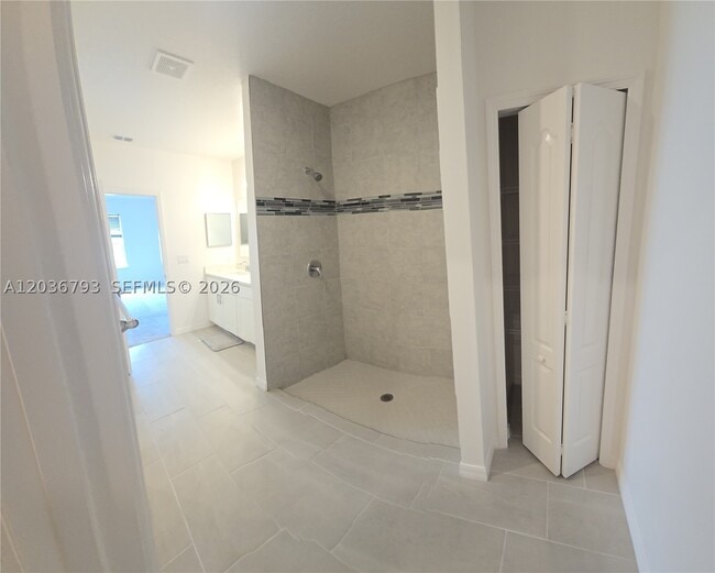 Building Photo - 10500 SW Vasari Way