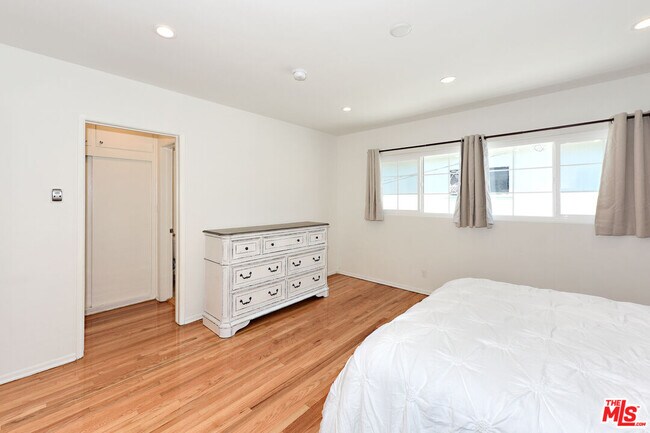 Building Photo - 4035 Inglewood Blvd