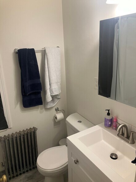 Primary Photo - 15 Farrington Ave