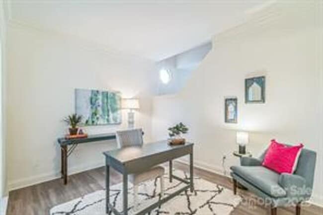 Building Photo - STUNNING, SHOWSTOPPER IN TURTLE ROCK!