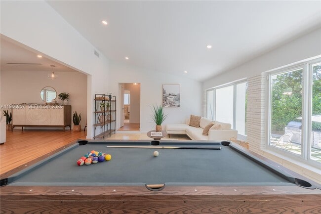 Building Photo - 920 Alava Ave