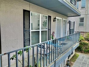 Building Photo - 4520 Holland Ave
