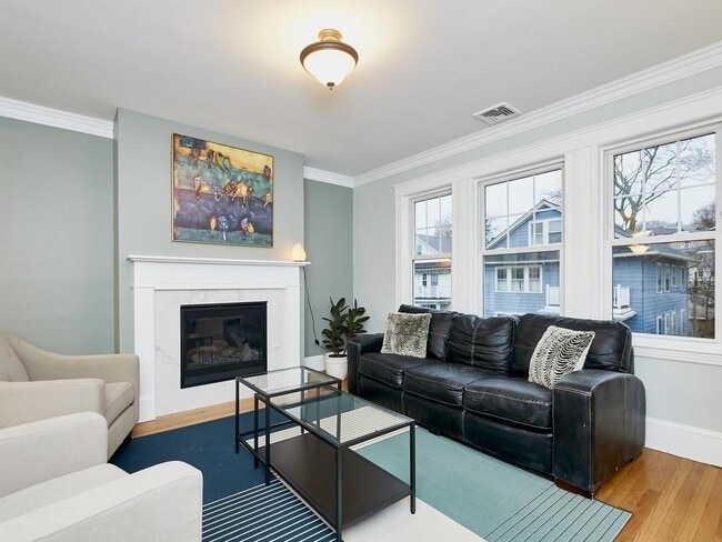 Building Photo - 35 Roseway St