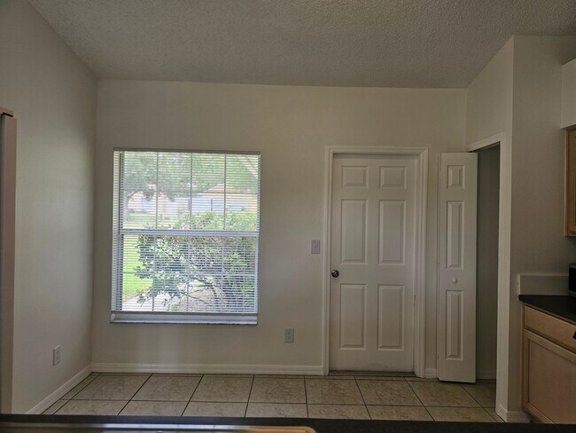 Building Photo - 13345 Pinyon Dr