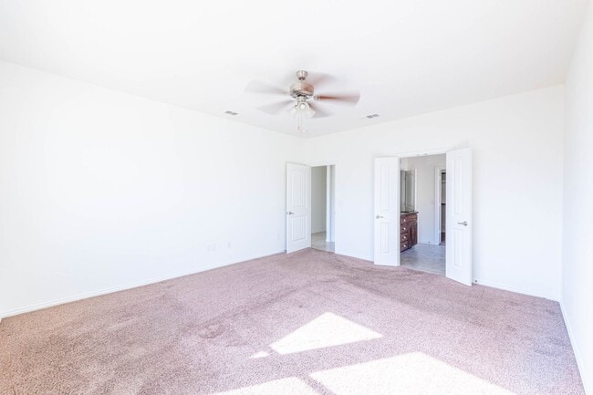 Building Photo - 4 Bedroom 2 Bathroom Ready to rent April 1st, 2026