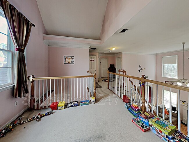 Building Photo - 540 Oak Alley Way