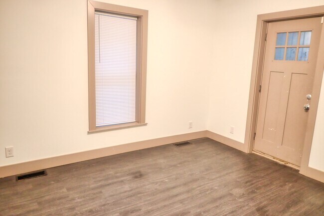 Building Photo - 1121 N Dearborn St