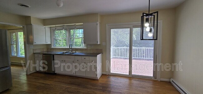 Building Photo - 7297 Moss Ln