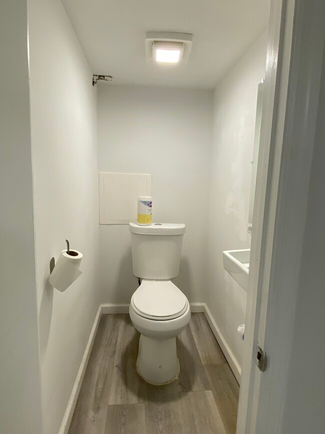 Building Photo - 64 Grove St