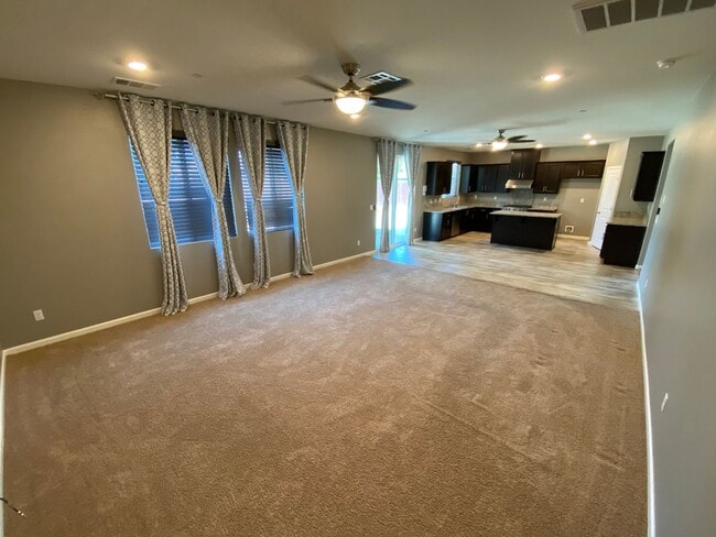 Building Photo - Beautiful home in desirable neighborhood for rent in Visalia CA