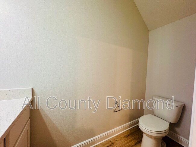 Building Photo - 10 Renea Cv