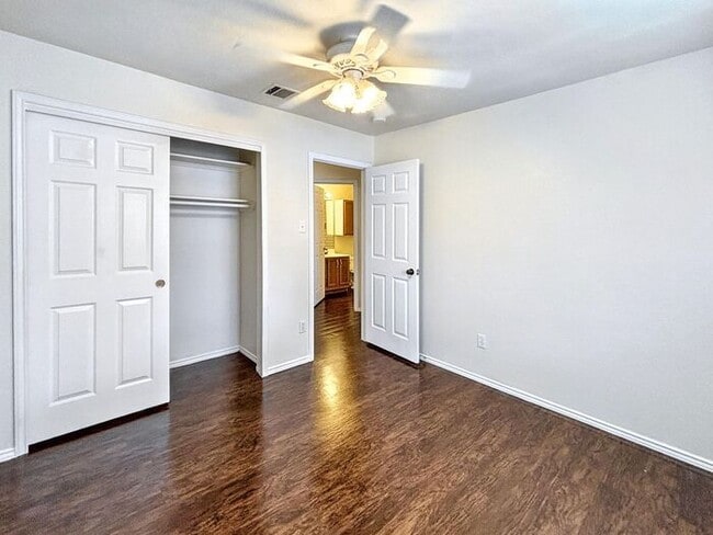Building Photo - Beautiful 3-Bedroom Home: Comfort, Conveni...