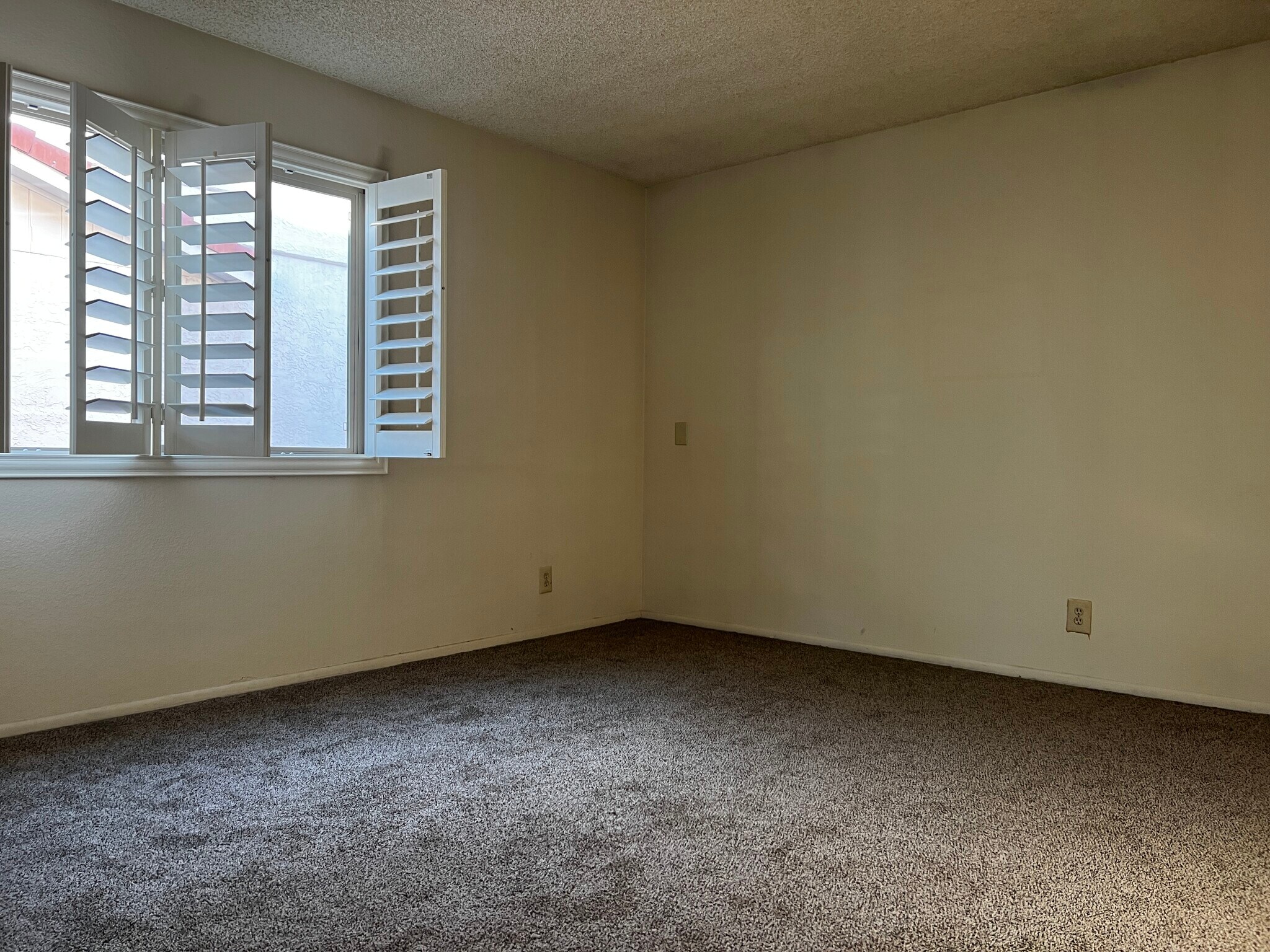 Main bedroom - 1032 Leisure World