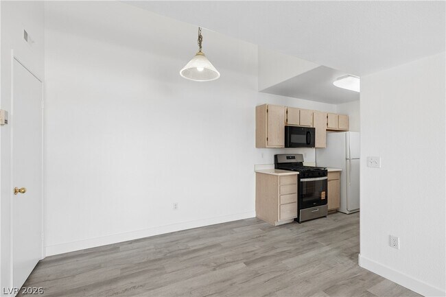 Building Photo - 7885 W Flamingo Rd