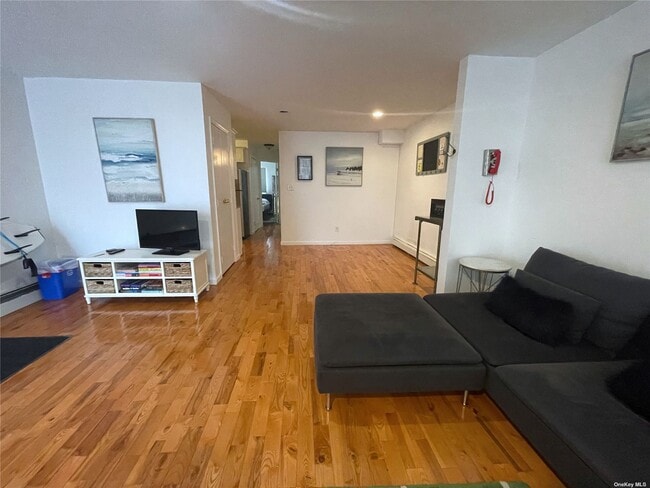 Primary Photo - 90-17 Holland Ave