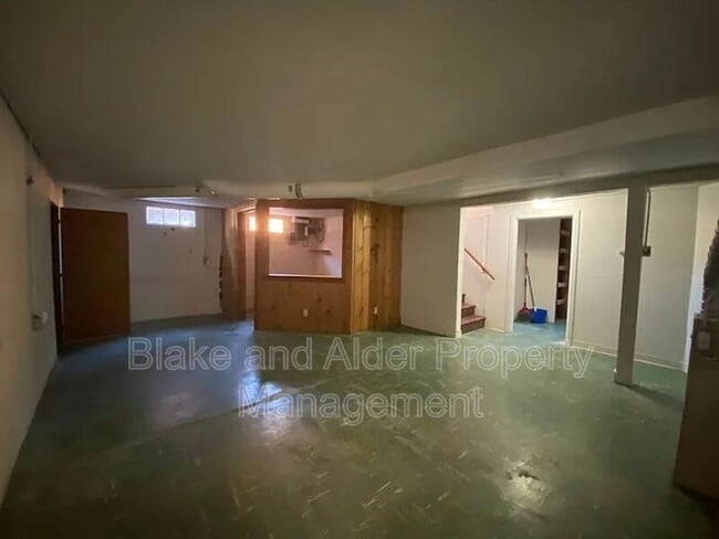 Building Photo - 6410 NE 33rd Ave